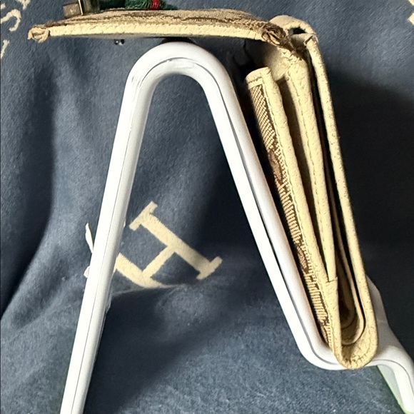 Gucci Tan and Brown Monogram Wallet - Picture 8 of 16